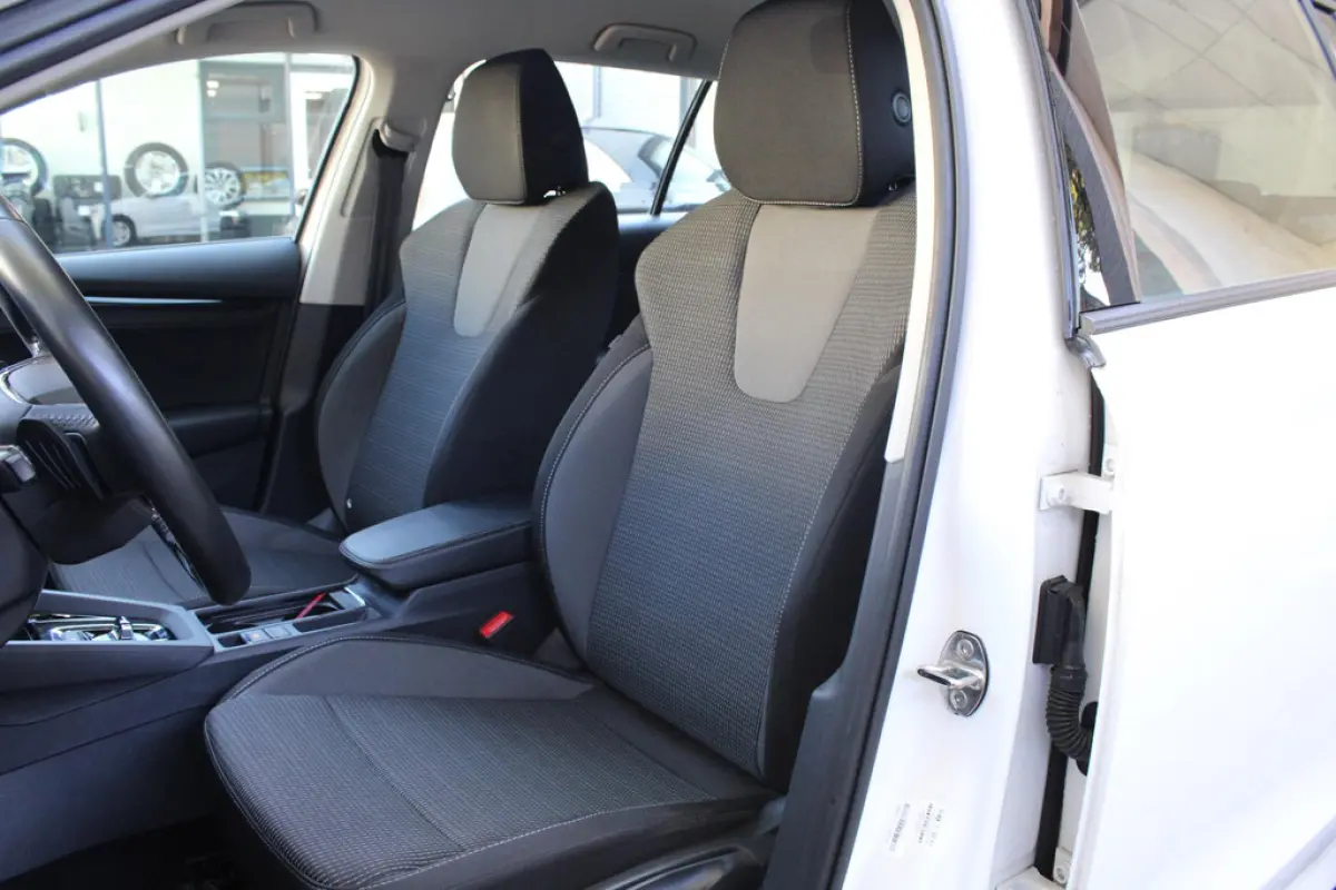 Škoda Octavia Combi 1.0 e-TSI, foto 6 van 17