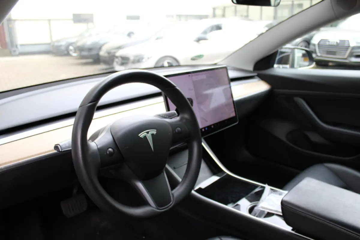 Tesla Model 3 Standard RWD Plus 60 kWh, foto 11 van 16