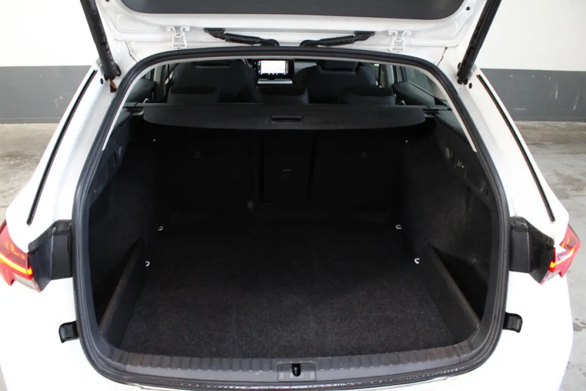 Škoda Octavia Combi 1.0 e-TSI, foto 11 van 17