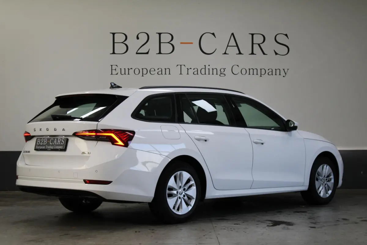 Škoda Octavia Combi 1.0 e-TSI, foto 4 van 17