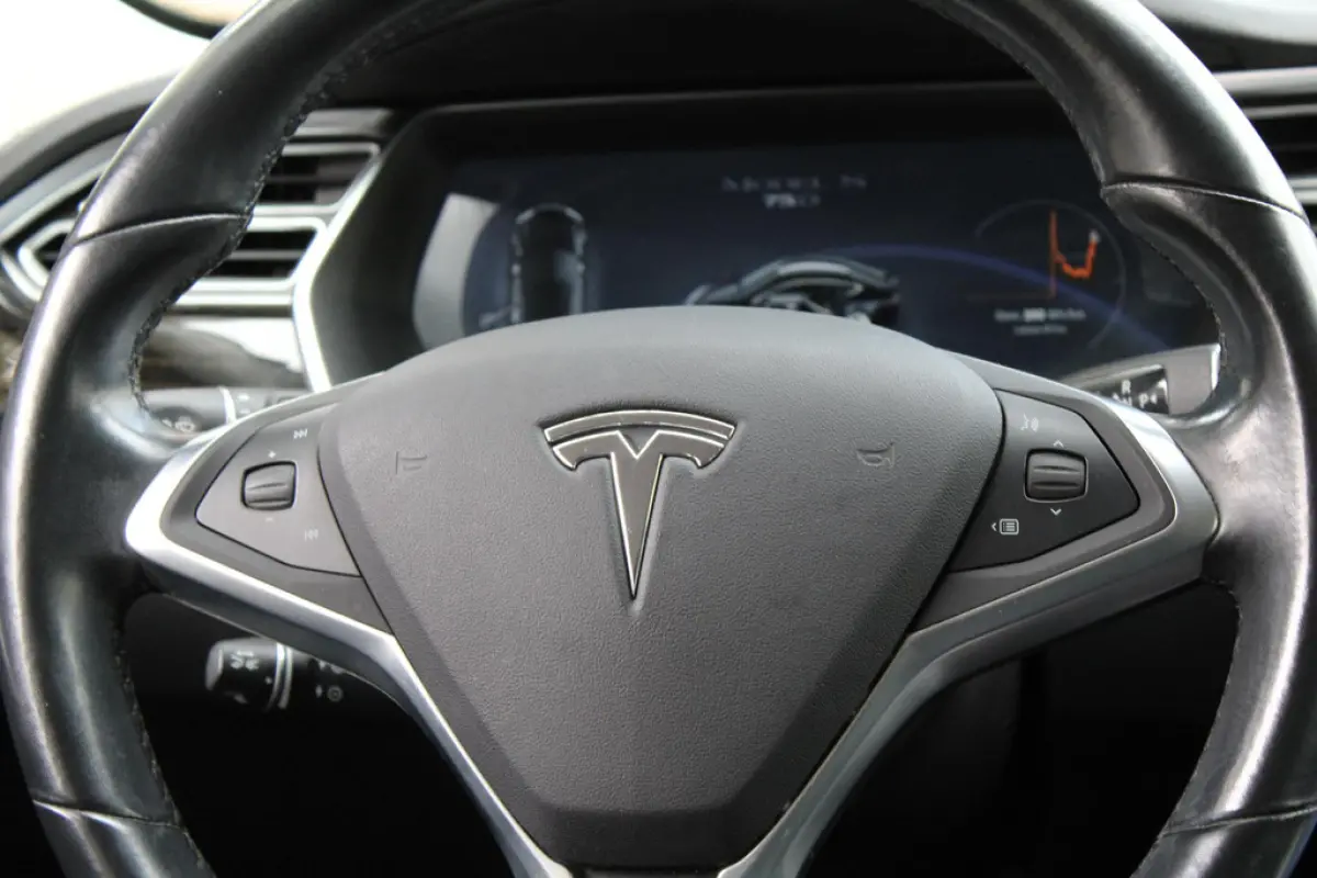 Tesla Model S 75D, foto 18 van 19