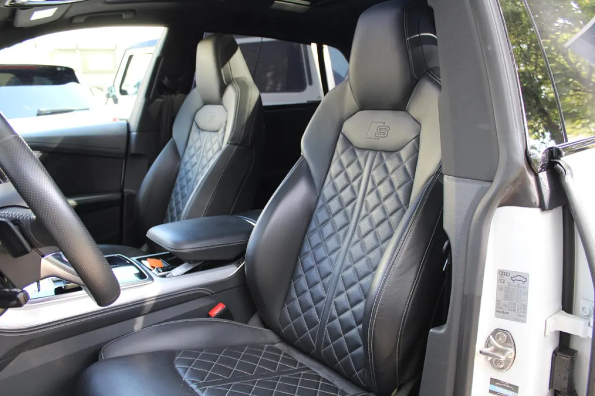 Audi Q8 55 TFSI Quattro, foto 10 van 30
