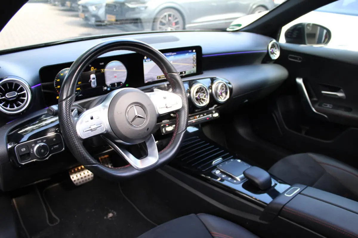 Mercedes-Benz A-Klasse 180 d, foto 10 van 17