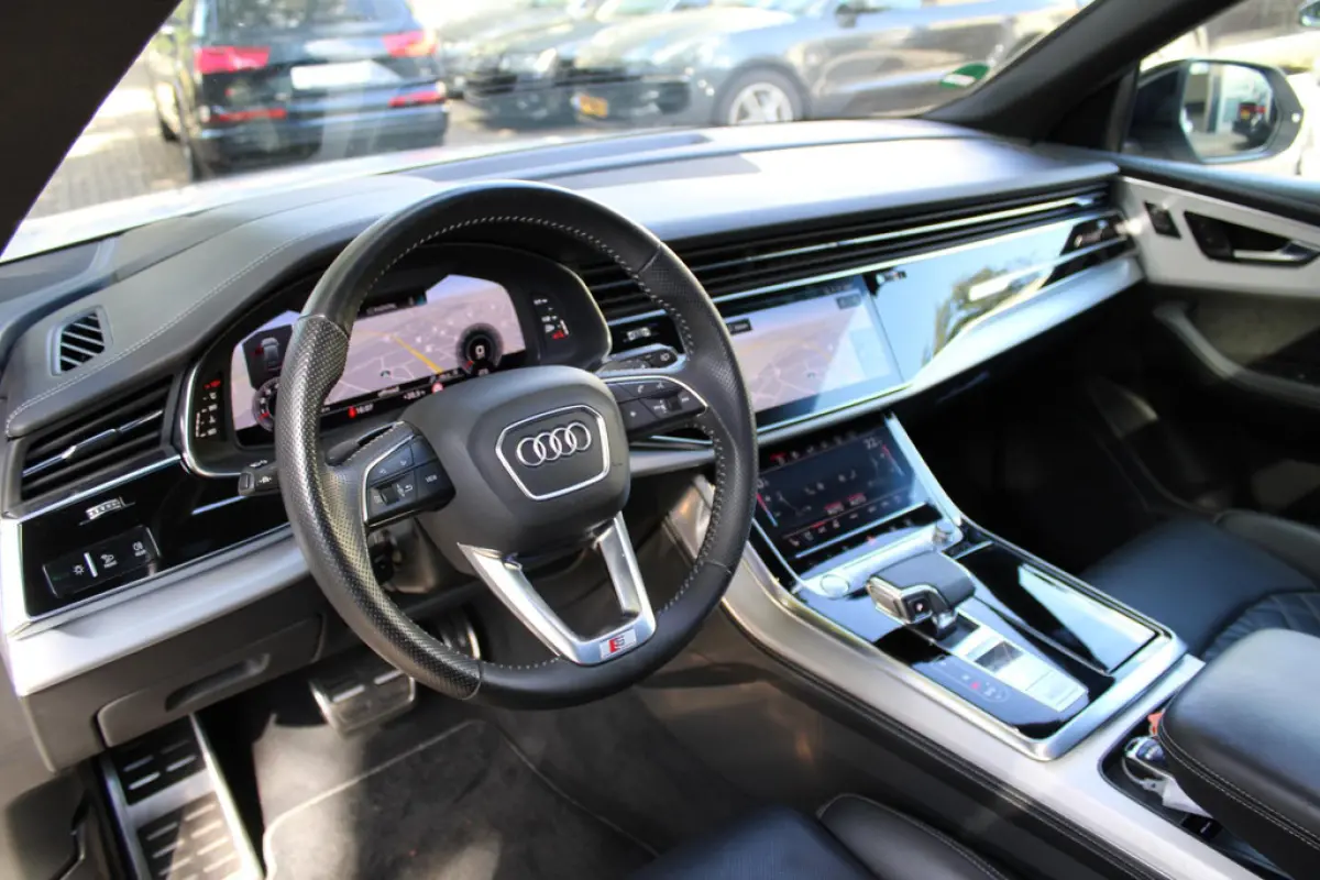 Audi Q8 55 TFSI Quattro, foto 13 van 30