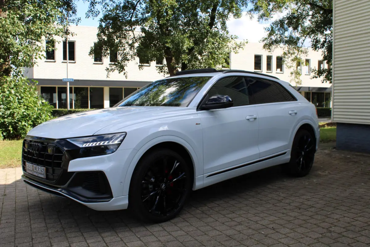 Audi Q8 55 TFSI Quattro, foto 2 van 30
