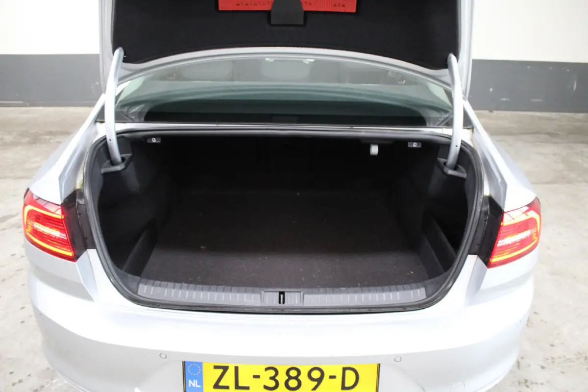 Volkswagen Passat 1.6 TDI Comfortline, foto 9 van 18