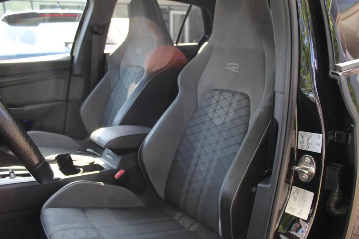 Volkswagen Golf 1.5 eTSI R-Line, foto 7 van 19