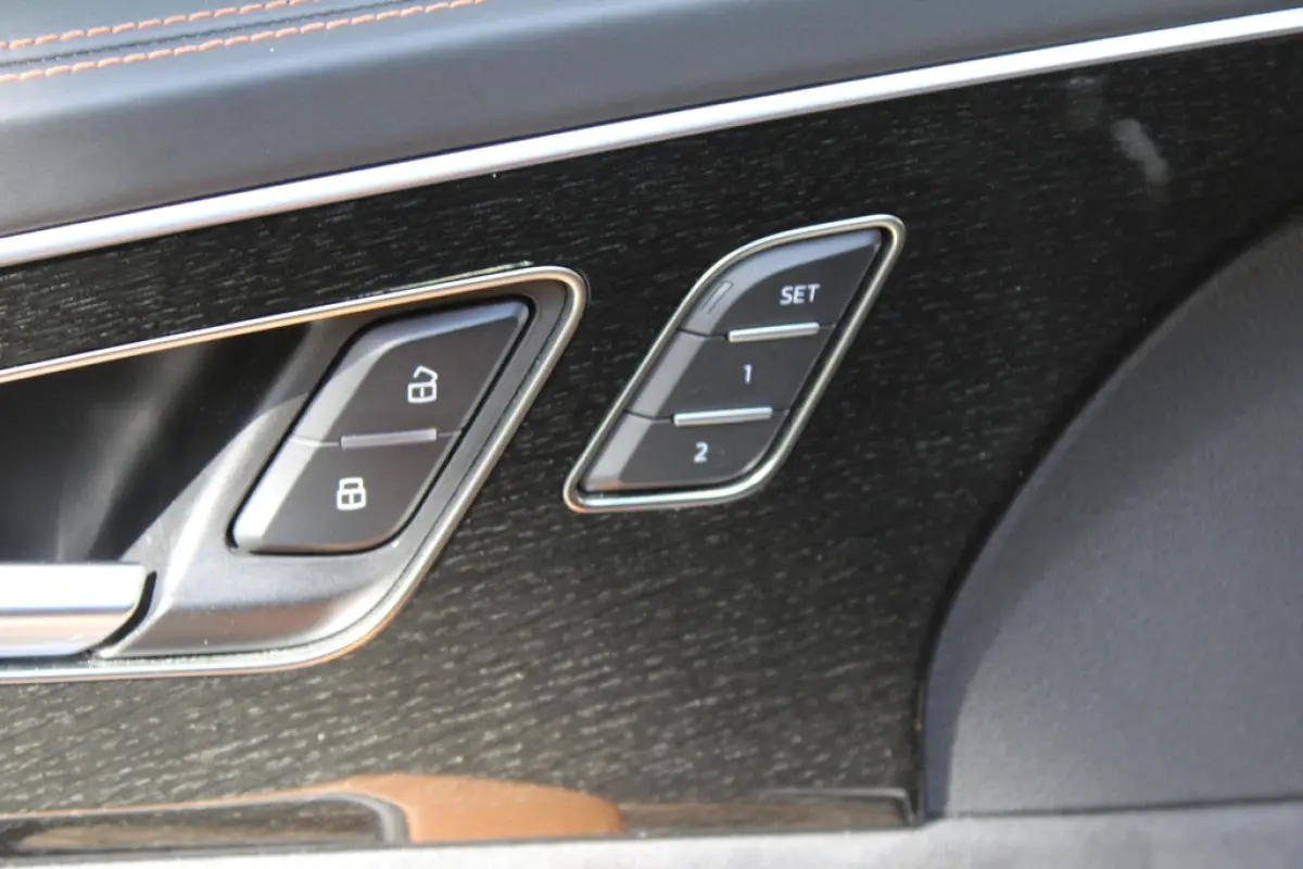 Audi Q7 60 TFSIe Competition S-line, foto 25 van 35