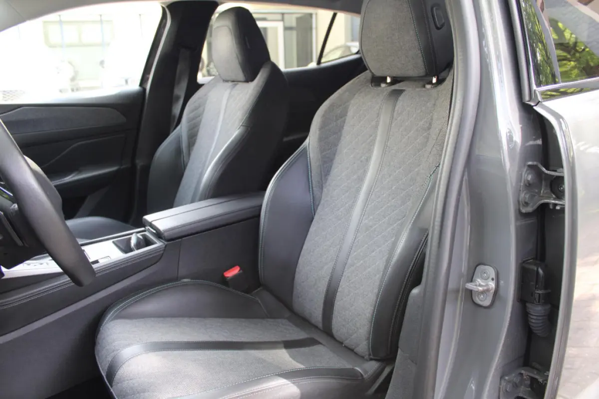 Peugeot 408 1.2 PureTech 130 EAT8, foto 8 van 16