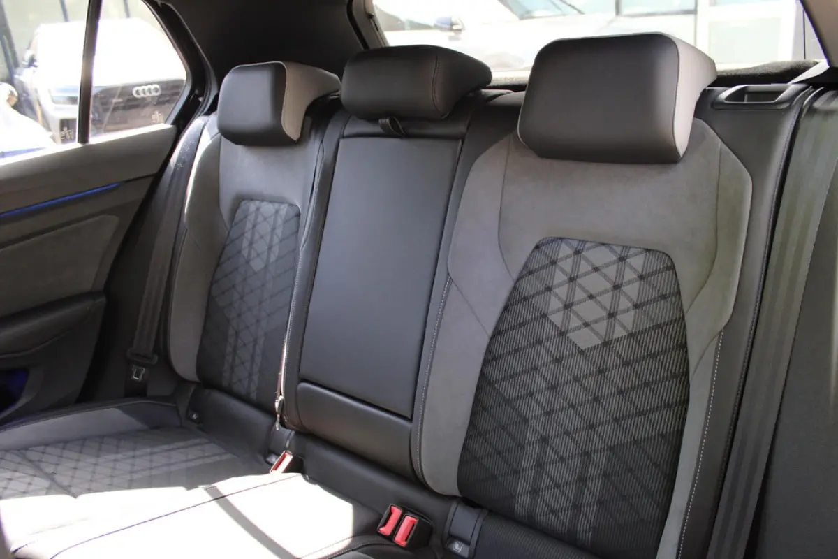Volkswagen Golf 1.5 eTSI R-Line, foto 8 van 19