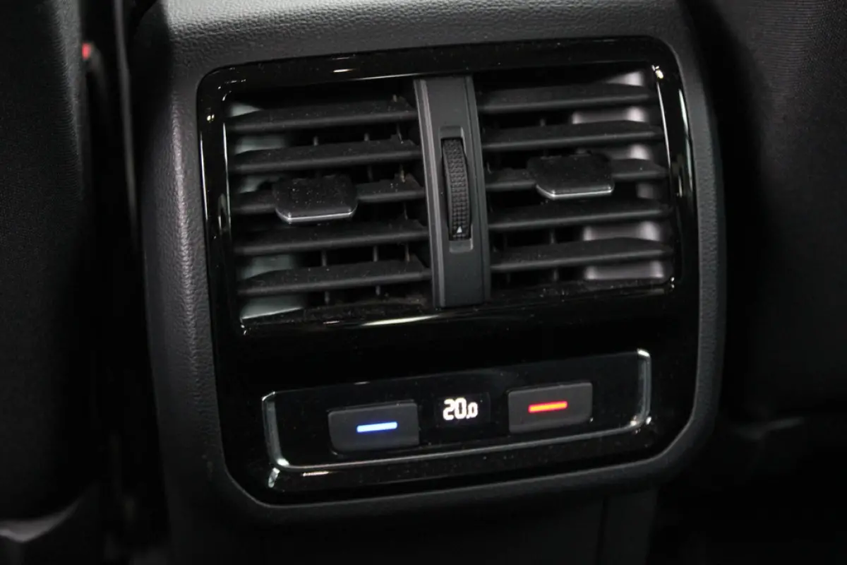Volkswagen Passat 1.6 TDI Comfortline, foto 13 van 18