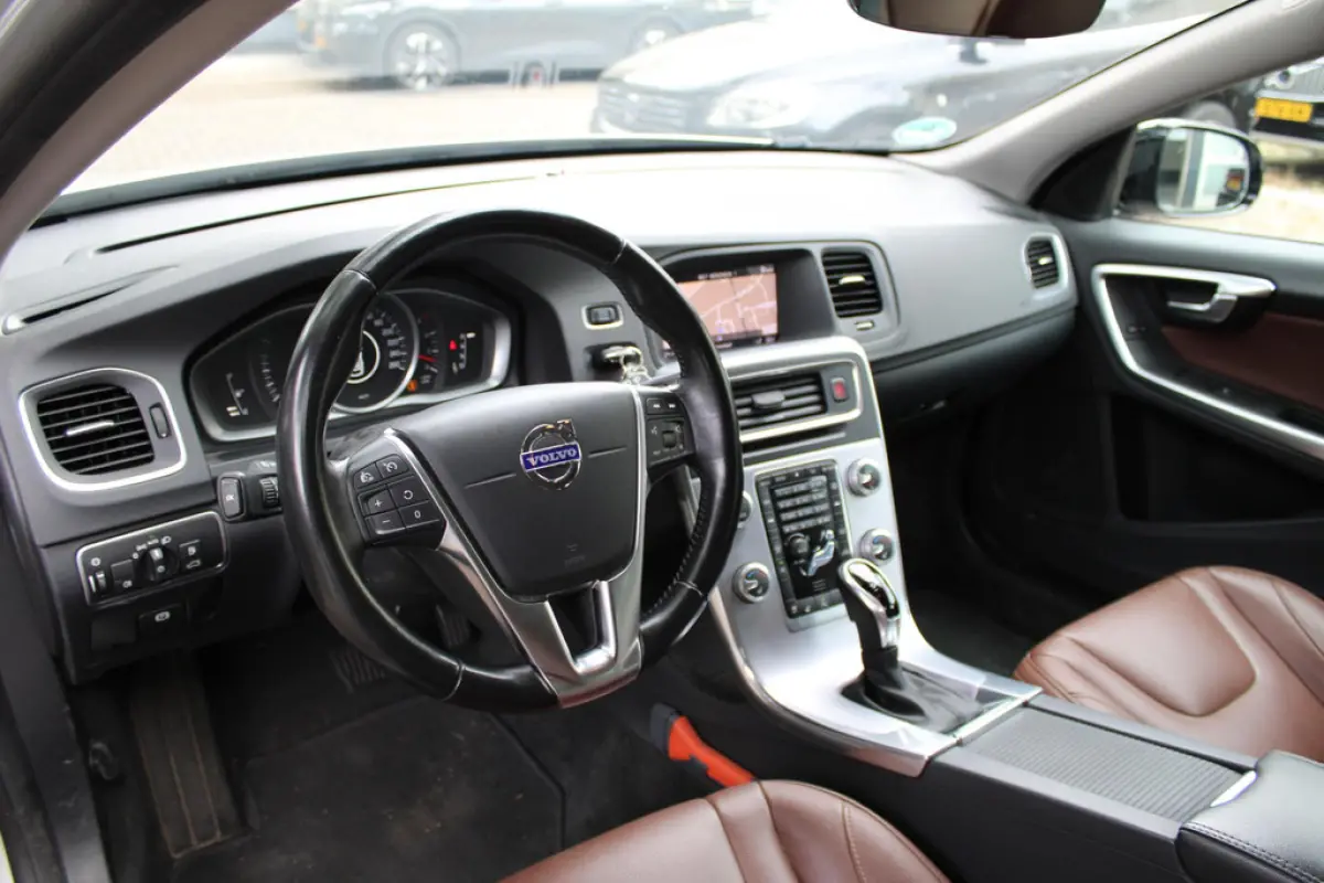 Volvo V60 Cross Country 2.0 D3 Polar+, foto 8 van 18
