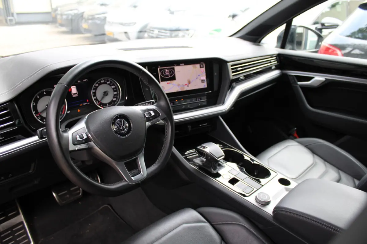 Volkswagen Touareg 3.0 TSI R-Line, foto 8 van 20