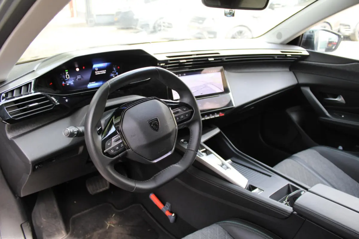 Peugeot 408 1.2 PureTech 130 EAT8, foto 6 van 16