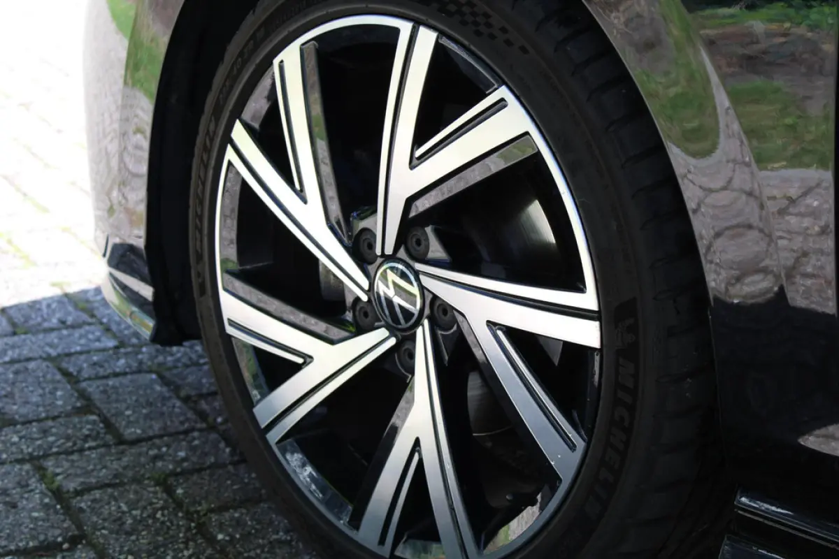 Volkswagen Golf 1.5 eTSI R-Line, foto 13 van 19