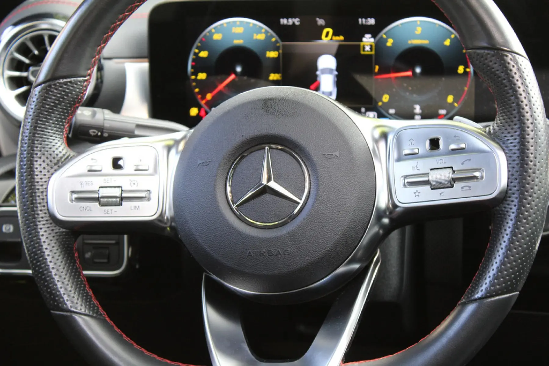 Mercedes-Benz CLA 180 d AMG, foto 18