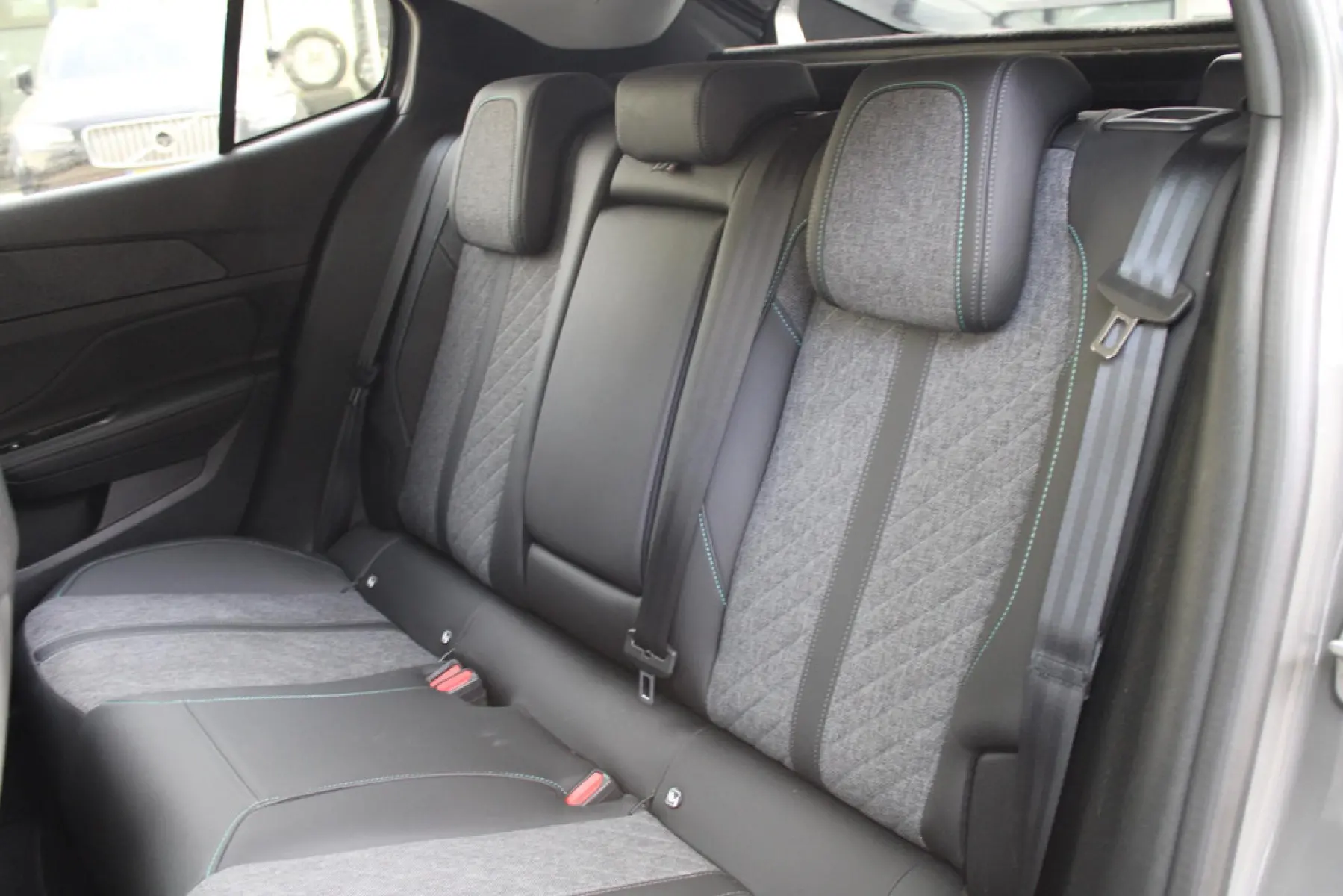 Peugeot 408 1.2 PureTech 130 EAT8, foto 9