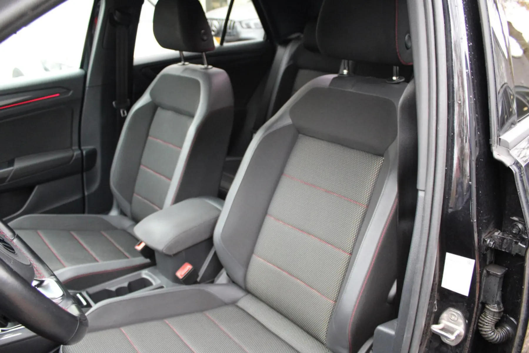 Volkswagen T-Roc 1.5 TSI DSG, foto 6
